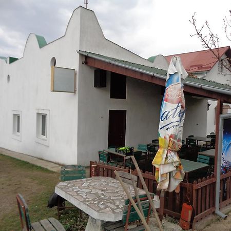 Gasthaus Enduro Bica Hotel Caransebeş Exterior foto